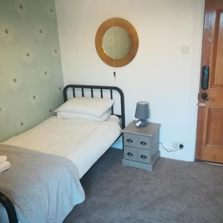 Y Garreg Wen Bed and Breakfast Llanybyther Eksteriør billede