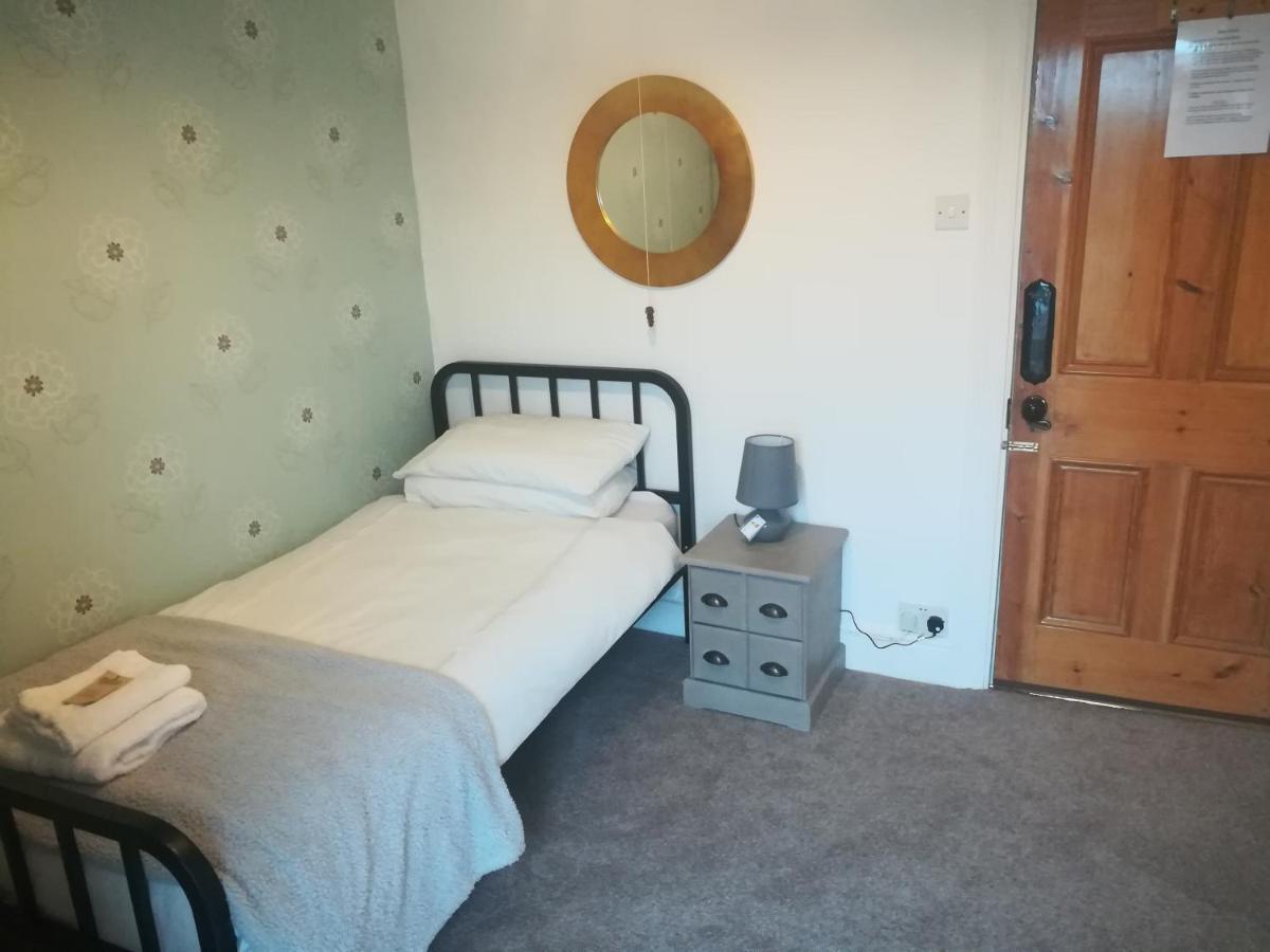 Y Garreg Wen Bed and Breakfast Llanybyther Eksteriør billede